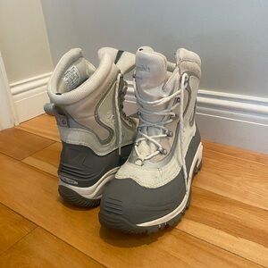 Columbia Women’s  Gray and Cream Snow Boots